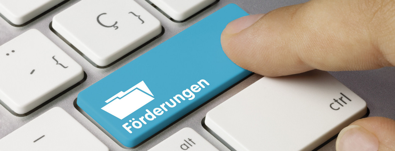 Frderungen Tastatur Finger Schriftzug Förderung auf Enter-Taste einer Tastatur